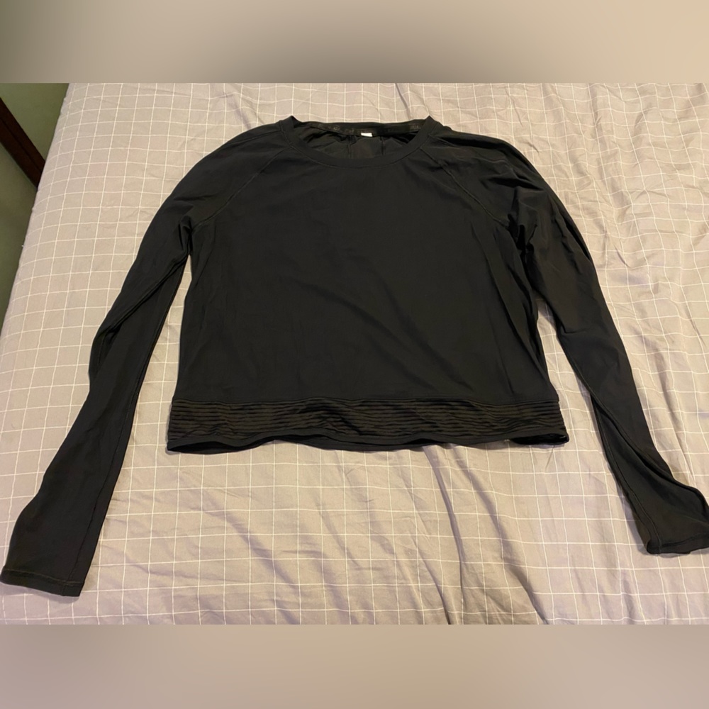 Lululemon long sleeve black shirt. Size medium.